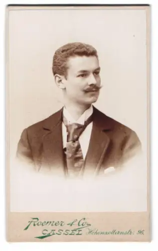 Fotografie Roemer & Co., Cassel, Hohenzollernstr. 96, Herr H. Werde mit Schnurrbart