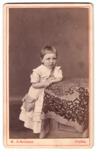 Fotografie M. Ackermann, Görlitz, Schützenstrasse 2, Frieda Christoph im Alter von drei Jahren
