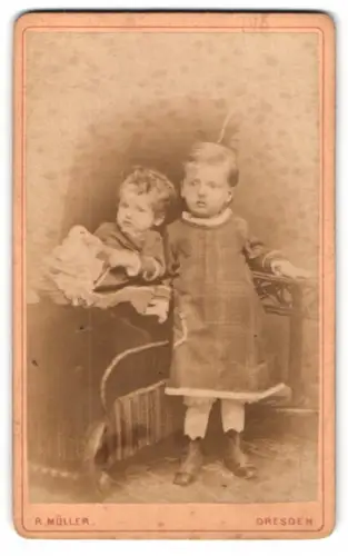 Fotografie R. Müller, Dresden, Marienstrasse 26, Walther und Johanna Winzer als Kinder