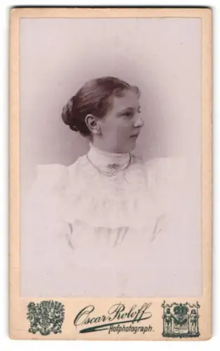 Fotografie Oscar Roloff, Berlin, Jerusalemerstr. 59, Seitenporträt von Lieschen Weber 1894