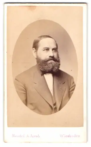 Fotografie Mondel & Jacob, Wiesbaden, Taunusstrasse 12a, Wilhelm Seippol Brehm mit Vollbart
