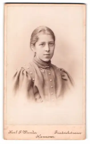 Fotografie Karl F. Wunder, Hannover, Friedrichstrasse, Fräulein Schulz im Porträt