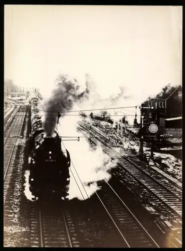 Fotografie Eisenbahn Deutsche Reichsbahn, Dampflok Nr. 042 018-2, Güterzug mit Tankwaggons