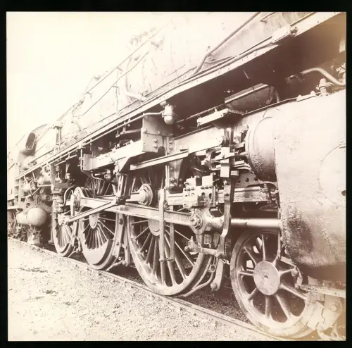 Fotografie Eisenbahn Deutsche Reichsbahn, Dampflok - Lokomotive, Detail des Antriebs, Räder und Schubstangen
