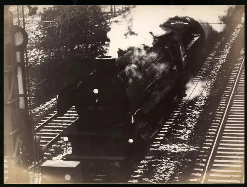 Fotografie Eisenbahn Deutsche Reichsbahn, Dampflok - Lokomotive No. 042 106-7, Güterzug mit Tankwaggons