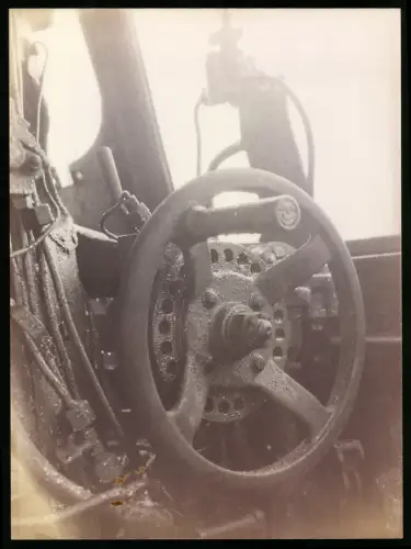 Fotografie Eisenbahn Deutsche Reichsbahn, Führerstand einer Dampflok - Lokomotive, Stellrad - Detail