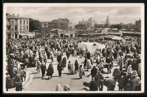 AK Tanger, grosser Platz mit Menschenmenge