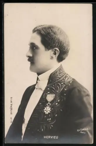 AK Bildnis Hervieum mit Orden am Jacket