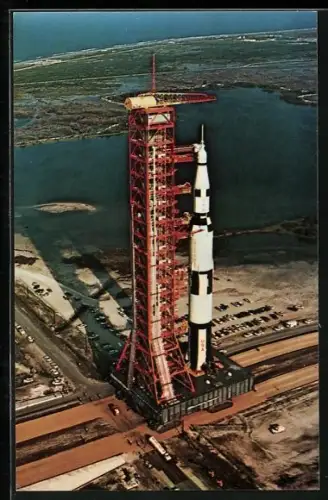 AK John F. Kennedy Space Center N.A.S.A., Aerial view Apollo Saturn-V, Rakete an der Rampe