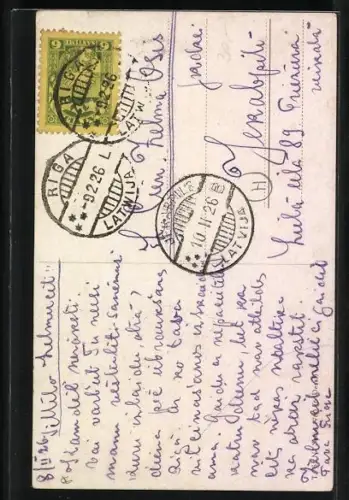 AK Mädchen mit Puppe betrachtet ein Bild an der Wand