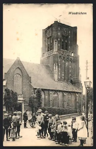 AK Woudrichem, Blick auf die Kirche, Mädchen und Knaben in Holzschuhen