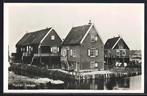 AK Marken /Holland, Häuserpanorama vom Wasser aus