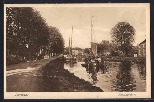 AK Appingedam, Fivelkade, Uferstrasse mit Segelbooten