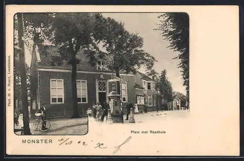 AK Monster, Plein met Raadhuis