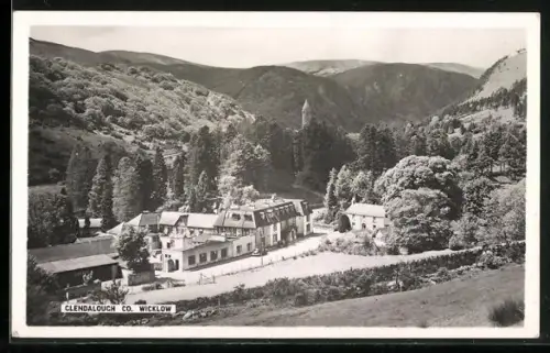 AK Glendalough /Co. Wicklow, Ortsansicht umgeben von Bäumen