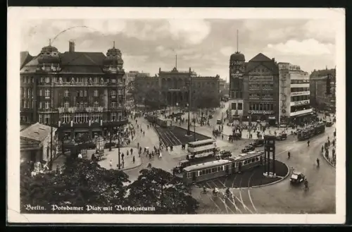 AK Berlin-Tiergarten, Blick auf den Potsdamer Platz mit Verkehrsturm, Strassenbahn