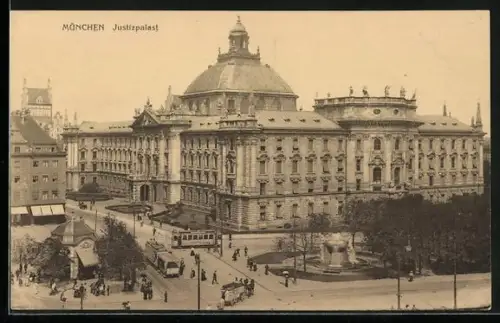 AK München, Strassenbahnen vor dem Justizpalast