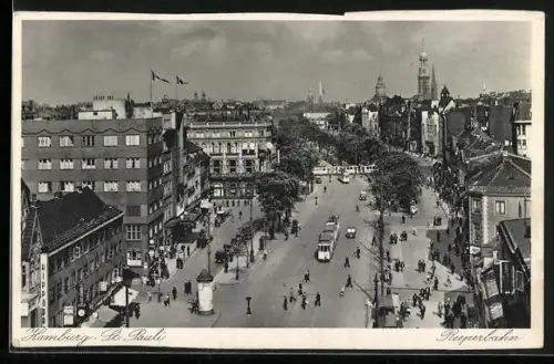 AK Hamburg-St. Pauli, Reeperbahn mit Strassenbahn und Passanten