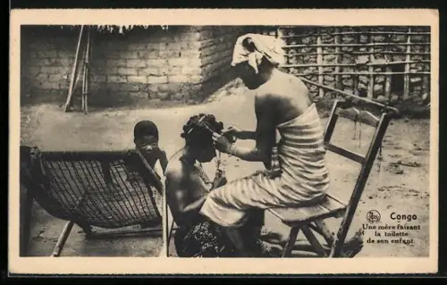 AK Congo, Une Mére faisant la toilette de son enfant, Afrikanerinnen bei Haarpflege