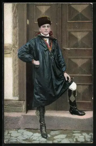 AK Hesse in Tracht in männlicher Pose