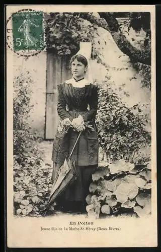 AK Poitou-Charentes, Jeune fille de La Mothe-St-Heray, Frau in Tracht mit Schirm