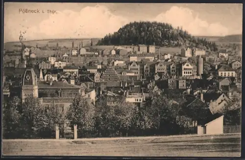 AK Pössneck i. Thür., Stadtansicht mit Kirche und Hügel