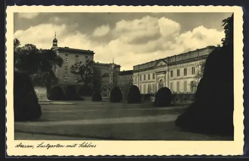AK Dessau, Lustgarten mit Schloss