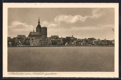 AK Stralsund, Altstadt vom Hafen gesehen