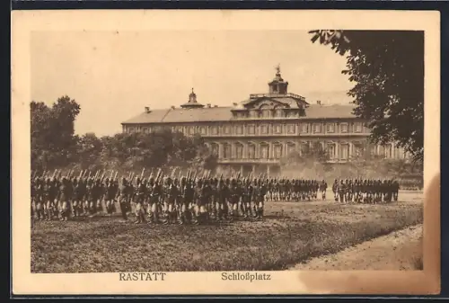 AK Rastatt, Schlossplatz, Militärparade