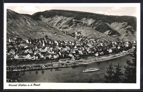 AK Klotten a. d. Mosel, Ortsansicht, Weinberge, Mosel mit Schiff