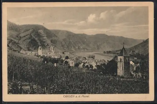 AK Carden a. d. Mosel, Ortsansicht mit Kirche und Weinbergen