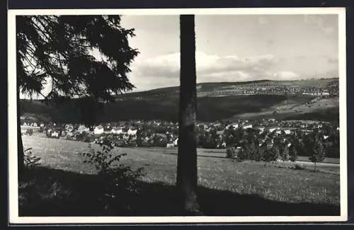 AK Lauter i. Erzgebirge, Ortsansicht mit Hügeln