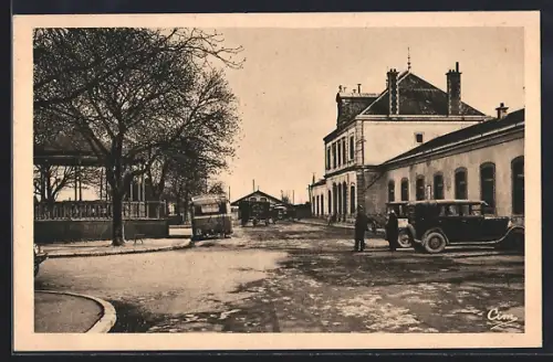 AK Romilly-sur-Seine, La Gare, Strassenpartie am Bahnhofsgebäude