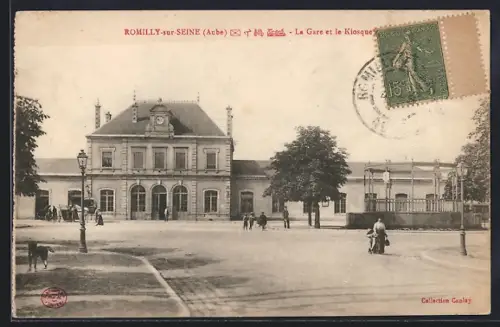 AK Romilly-sur-Seine /Aube, La Gare et le Kiosque