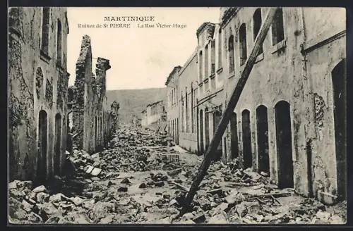 AK St. Pierre, Ruines, La Rue Victor Hugo, Erdbeben