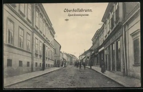 AK Oberhollabrunn, Sparkassegasse mit Geschäften
