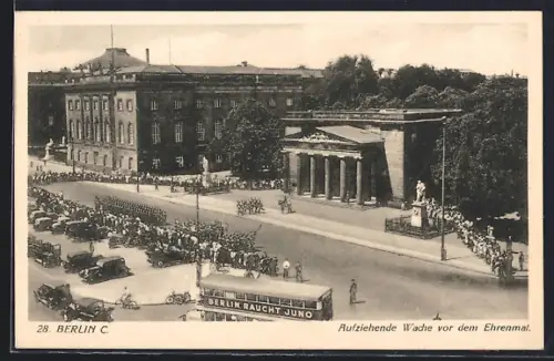 AK Berlin, Aufziehende Wache vor dem Ehrenmal