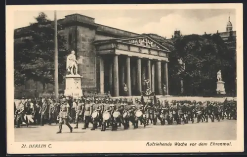 AK Berlin, Aufziehende Wache vor dem Ehrenmal