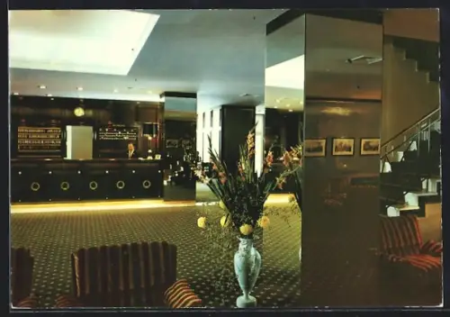 AK Berlin-Charlottenburg, Hotel Palace, Empfangshalle, Europa-Center