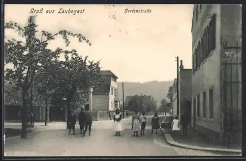 AK Dresden-Laubegast, Partie in der Gartenstrasse Ecke Mittel Weg