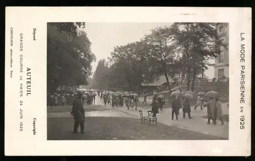 Fotografie Chevojon, Paris, Ansicht Paris-Auteuil, La Mode Parisienne En 1925, Bürger pilgern zur Modenschau