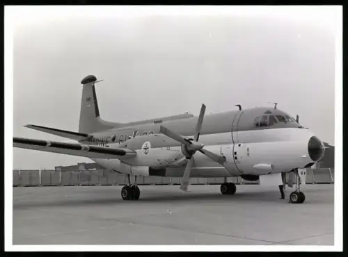 Fotografie Flugzeug Zweimotoriger Niederdecker Marine-Seeaufklärer der Bundeswehr