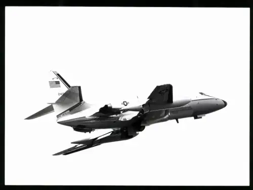 Fotografie Flugzeug North American T-39 USAF kurz nach dem Start