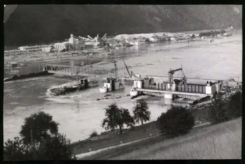 5 Fotografien Ansicht Untergriesbach, Wasserkraftwerk Jochenstein, Bauphase um 1952, Baustelle mit Betonwerk