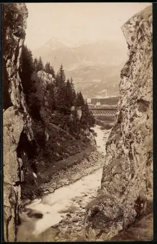 Fotografie unbekannter Fotograf, Ansicht Airolo, Gorges de Stalvedro, Blick nach dem Ort