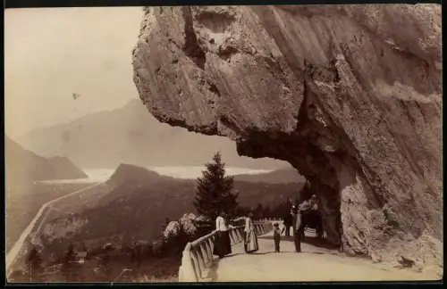 Fotografie unbekannter Fotograf, Ansicht Brienz, Brünigstrasse mit Blick zum See