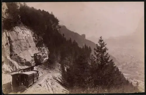 Fotografie unbekannter Fotograf und Ort, die Brüningbahn am Berg