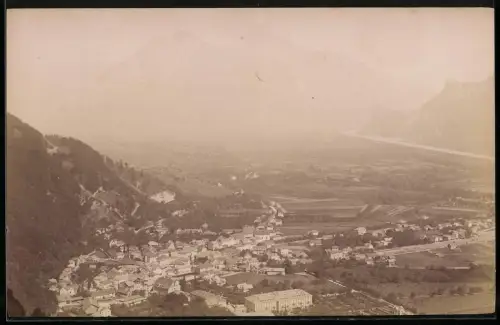 Fotografie unbekannter Fotograf, Ansicht Ragaz, Blick vom Berg nach dem Ort