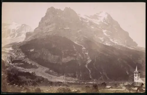 Fotografie unbekannter Fotograf, Ansicht Grindelwald, Blick vom Ort nach dem Berg