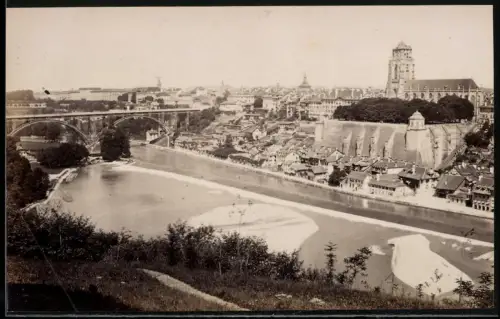 Fotografie unbekannter Fotograf, Ansicht Bern, Stadtansicht mit Wehr